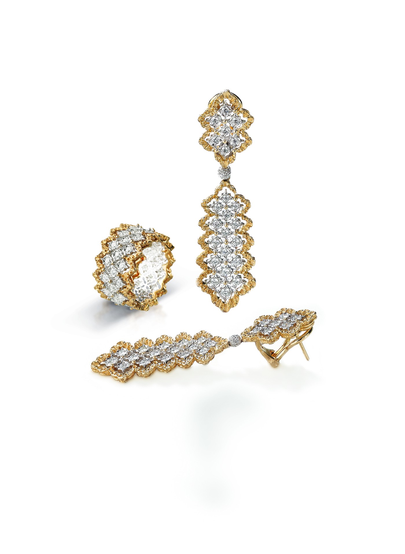 Rombi Pendant earrings and matching ring in white gold set with diamonds, with scalloped yellow gold borders