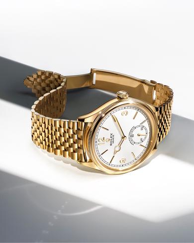 The 1908 perpetuates the original boldness of Rolex
