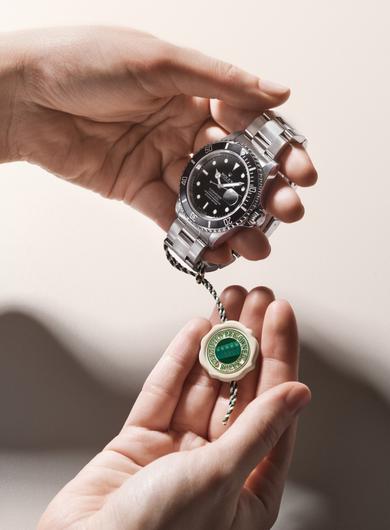Chaque montre est certifiée par Rolex et est accompagnée d’une garantie internationale de deux ans.