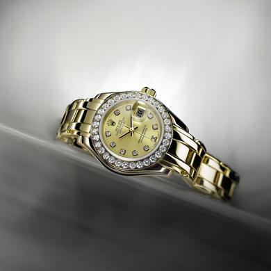 The Oyster Perpetual Pearlmaster is synonymous with elegance and finesse. Made exclusively from precious metals, it is adorned with diamonds, including a fully paved dial, and features gentle, graceful lines, delivering a vivacious blend of watchmaking expertise and artful gem-setting.